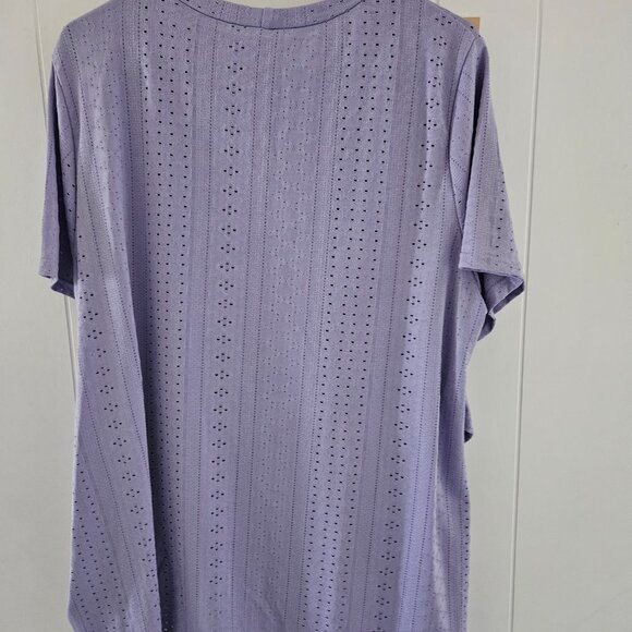 SOLD🆕Women's T-Shirt - Picture 2 of 6